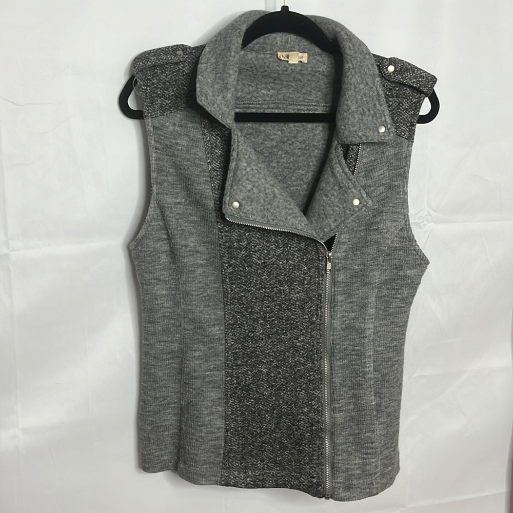 Women’s Hem and Thread Gray Vest